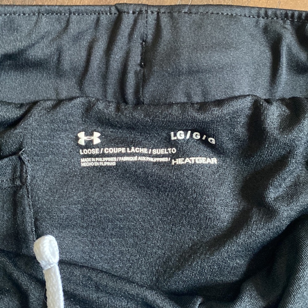 Black/White Under Armour Heatgear Shorts - Picture 2 of 4